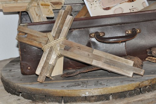 Houten kruis Authentiek Donker S (Hout)