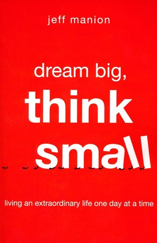 Dream big think small (Boek)