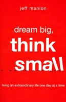 Dream big think small (Boek)